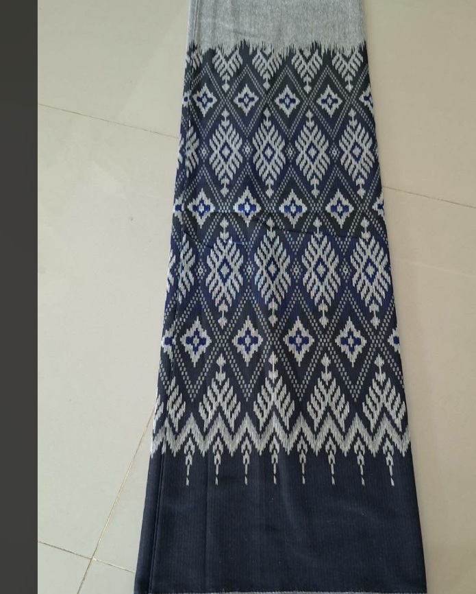 ผ้าสีน้ำเงินเข้มลายเรขาคณิต